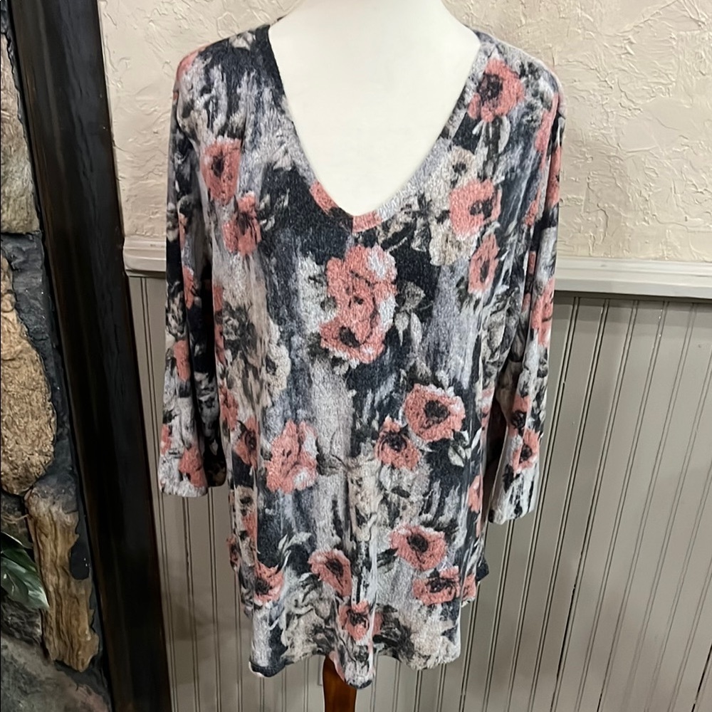Pink and Gray Graphic Tunic with 3/4 Sleeves
